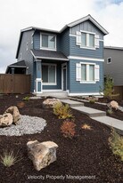 20860 Sotra Loop in Bend, OR - Building Photo