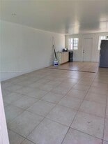 2413 Harding St, Unit 1 in Hollywood, FL - Building Photo