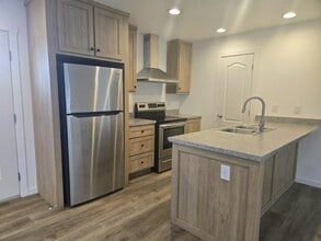 4650 E Lake Mead Blvd in Las Vegas, NV - Building Photo - Building Photo