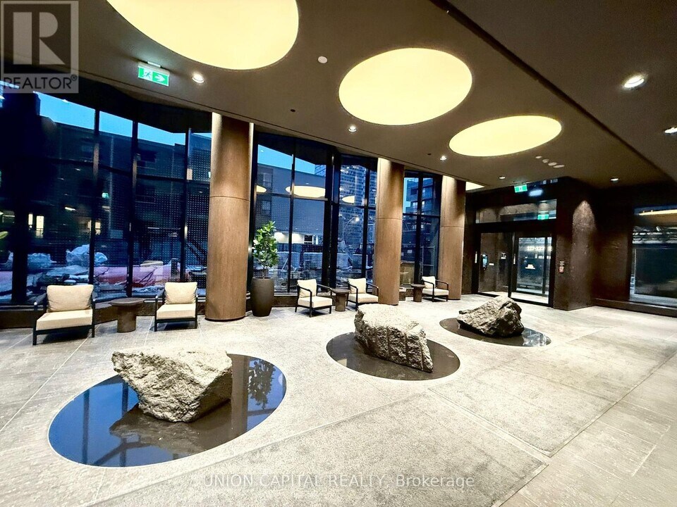 120 Broadway Ave in Toronto, ON - Building Photo