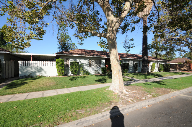 701 N 5th St in Burbank, CA - Foto de edificio - Building Photo