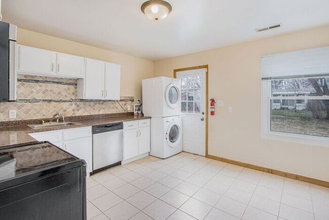 2725 Cimarron Dr in Kalamazoo, MI - Building Photo - Building Photo