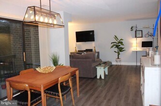 11305 Commonwealth Dr-Unit -104 in Rockville, MD - Building Photo - Building Photo