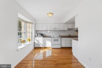 10348 Granite Creek Ln in Oakton, VA - Building Photo - Building Photo