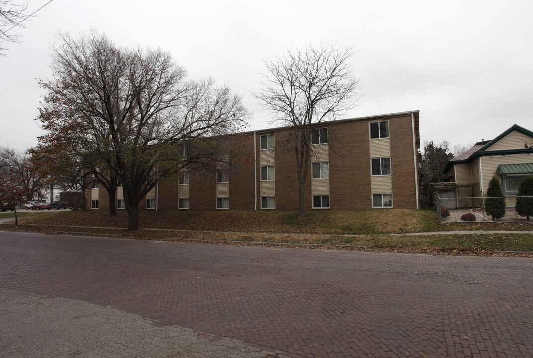 870 N 25th St in Lincoln, NE - Foto de edificio