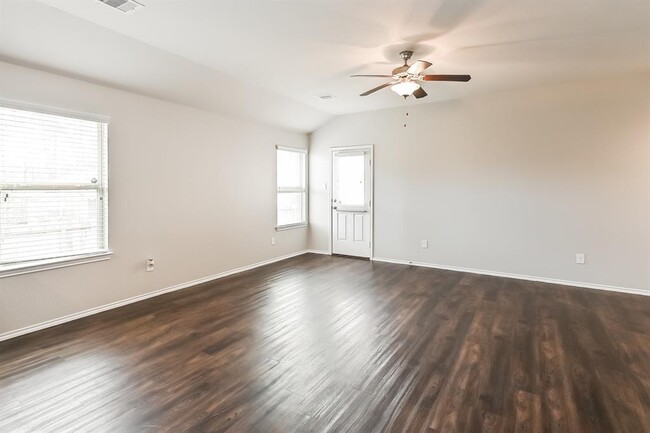 14005 Lake Cres Dr in Conroe, TX - Building Photo - Building Photo