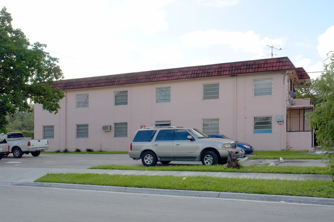 3090 Palm Ave in Hialeah, FL - Building Photo - Building Photo