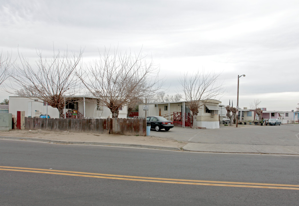 Golden Wheels Mobile Park in Ceres, CA - Building Photo