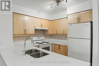 23 Hollywood Ave in Toronto, ON - Building Photo - Building Photo