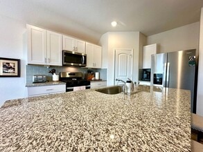 331 N Richland Dr in Lockhart, TX - Foto de edificio - Building Photo