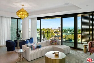 8420 W Sunset Blvd in West Hollywood, CA - Building Photo - Building Photo