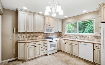 3375 Brunswick Dr in Florissant, MO - Building Photo - Building Photo