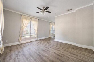608 N Adelaide St in Terrell, TX - Foto de edificio - Building Photo