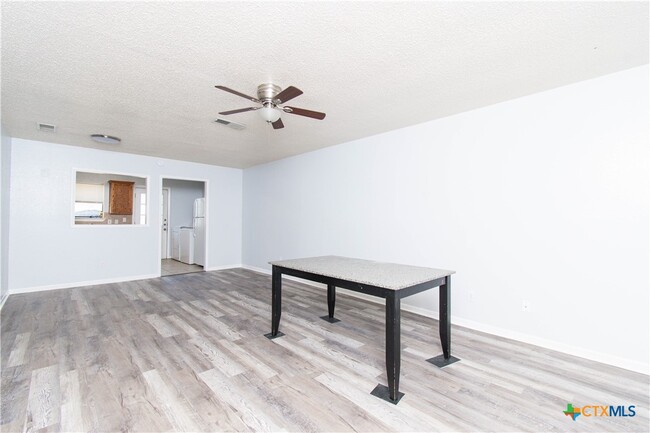 1610 Indian Trail in Harker Heights, TX - Foto de edificio - Building Photo