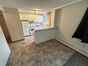 3104-3104 Victoria Ave in Regina, SK - Building Photo - Building Photo