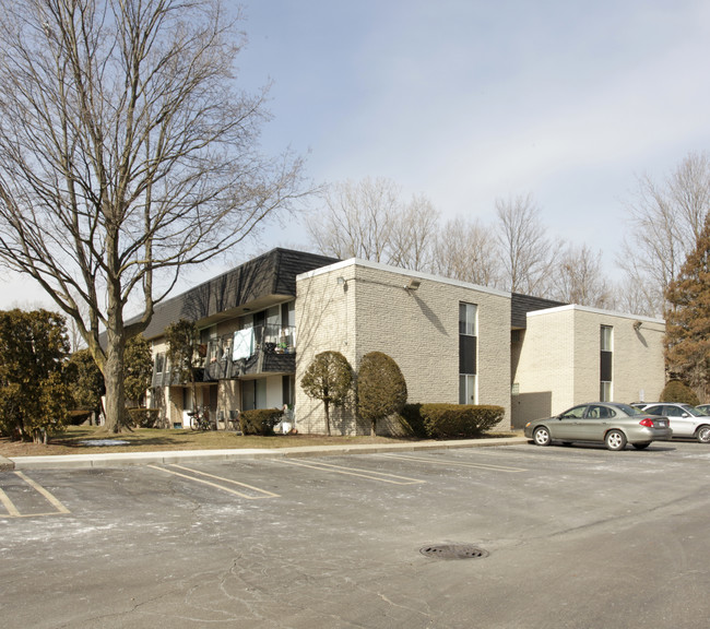 Parkway Heights in Livonia, MI - Building Photo - Building Photo