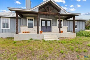 4574 Bump Gate Rd in Lakehills, TX - Building Photo