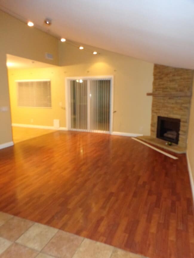 548 Carrie Cir in San Marcos, CA - Building Photo - Building Photo