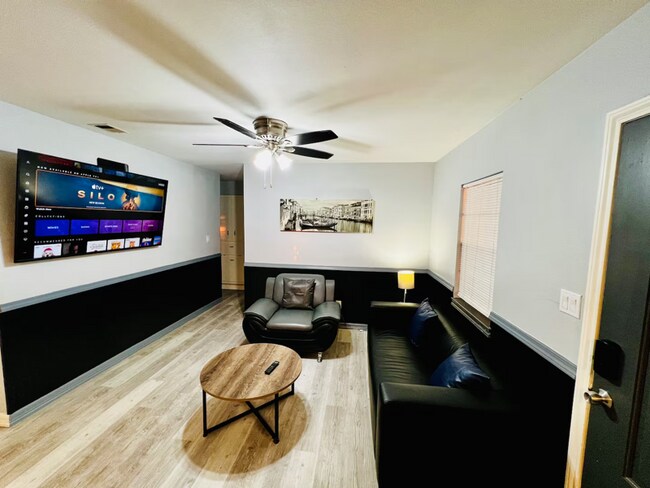 132 Quince Ave E in McAllen, TX - Building Photo - Building Photo