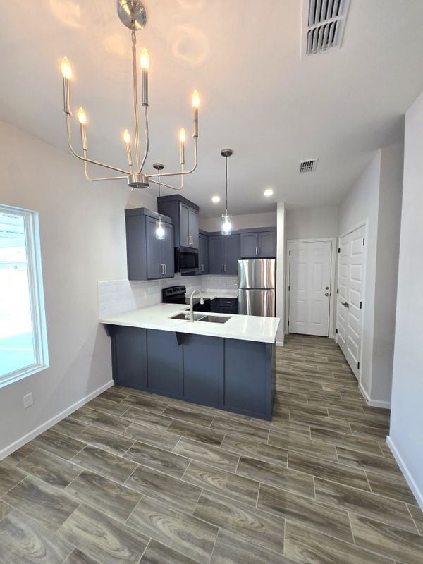 913 N Clarence Ave in Edinburg, TX - Building Photo - Building Photo