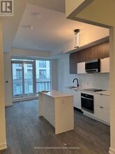 8888 Yonge St in Richmond Hill, ON - Building Photo - Building Photo