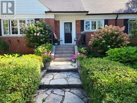 27 Wood Glen Rd in Toronto, ON - Building Photo