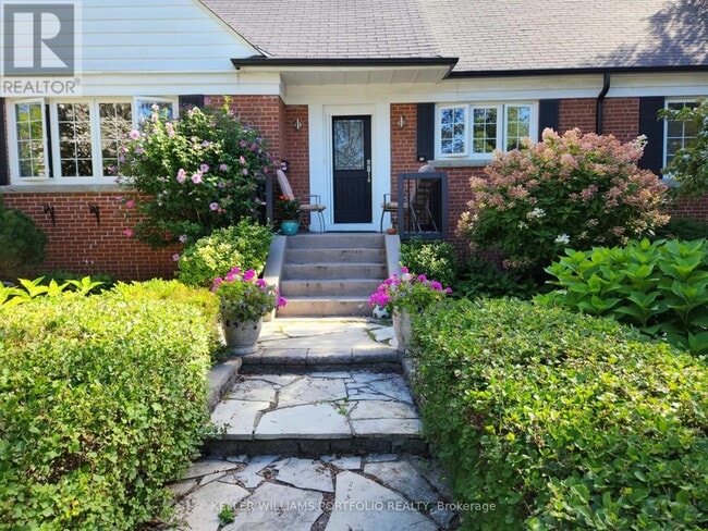 property at 27 Wood Glen Rd