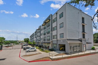 Vista at Interpark in San Antonio, TX - Building Photo - Building Photo