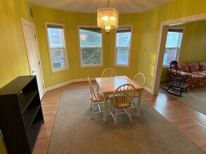 27 Albion St, Unit 2 in Medford, MA - Foto de edificio - Building Photo