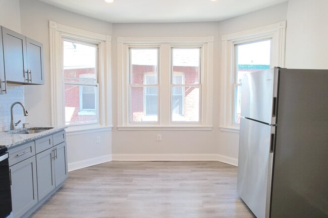 134 E Washington Ln, Unit 2 in Philadelphia, PA - Building Photo - Building Photo