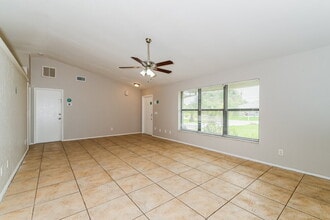244 SW 22nd Pl in Cape Coral, FL - Foto de edificio - Building Photo