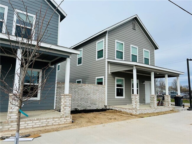 708 E Johnson Ave in Springdale, AR - Building Photo - Building Photo