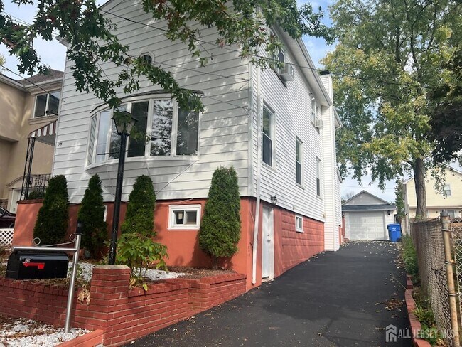 98 Trieste St in Woodbridge Township, NJ - Building Photo - Building Photo