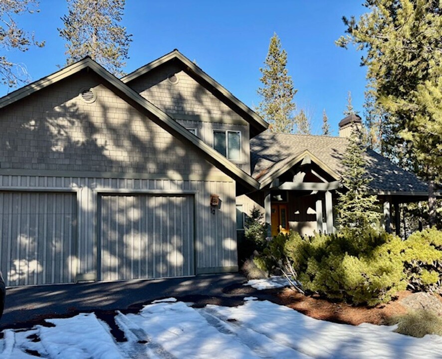 57813 Pyramid Ln in Sunriver, OR - Building Photo