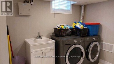 854 Moretta Ave in Pickering, ON - Building Photo - Building Photo