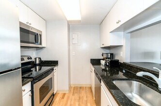 127 Greyrock Pl in Stamford, CT - Building Photo - Building Photo
