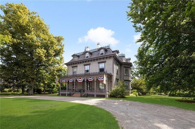 42 High St in Bristol, RI - Building Photo - Building Photo
