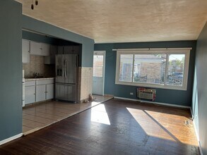 82 W Michael Ln, Unit Apt C in Addison, IL - Building Photo - Building Photo