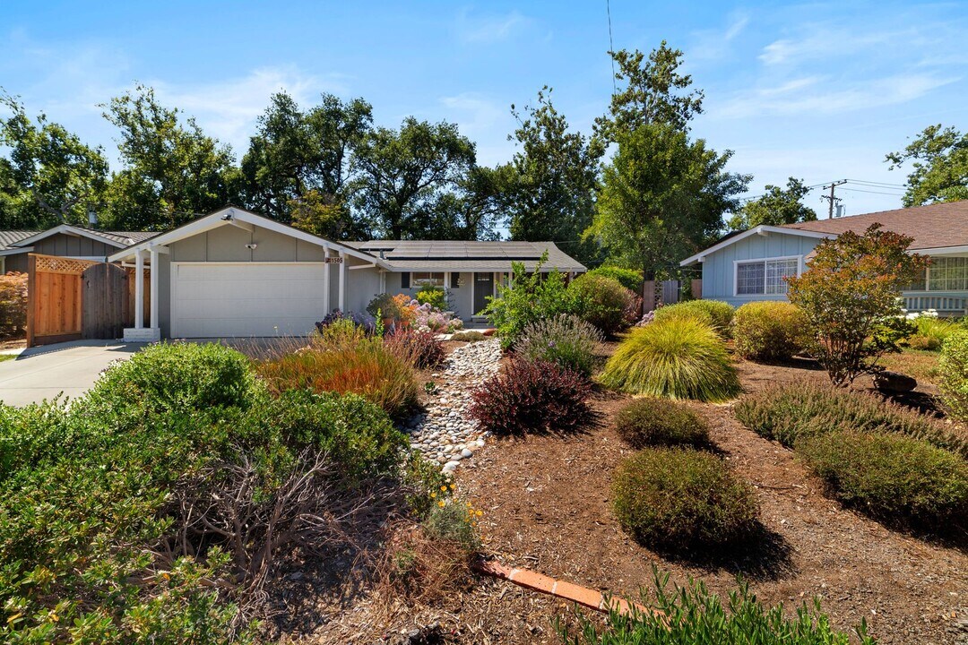 1565 Silacci Dr in Campbell, CA - Building Photo
