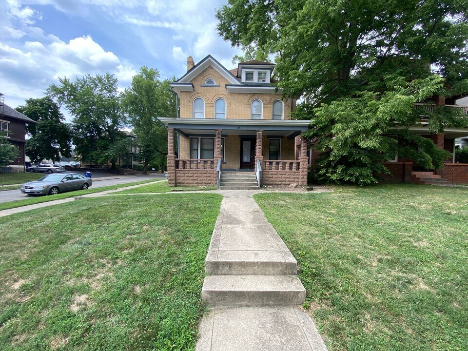 74 E Lane Ave in Columbus, OH - Building Photo
