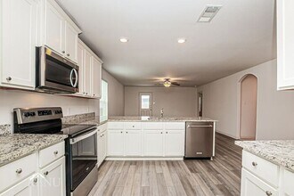 18600 Allen Welch Dr in Elgin, TX - Building Photo - Building Photo