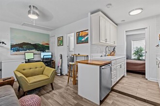9611 Teasdale Terrace in Austin, TX - Building Photo - Building Photo