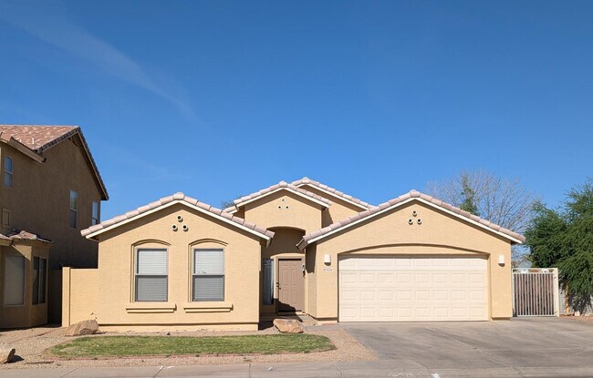 4226 N 92nd Ln in Phoenix, AZ - Building Photo - Building Photo