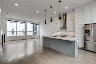 5927 Lindell Ave in Dallas, TX - Building Photo - Building Photo