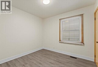 732 CHURCH  UPPER in Windsor, ON - Foto de edificio - Building Photo