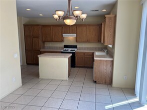 10939 Santorini Dr in Las Vegas, NV - Building Photo - Building Photo