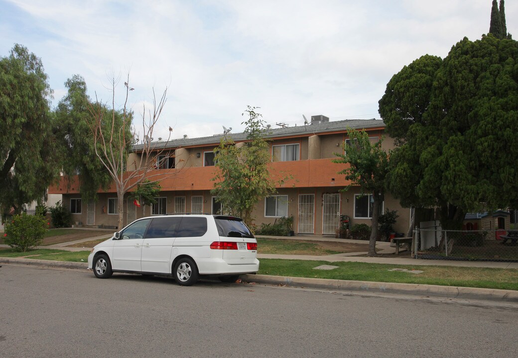 813 S Ramona Ave in Corona, CA - Building Photo