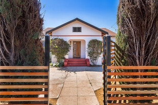 2418 Fairmount St in Los Angeles, CA - Building Photo