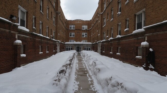 property at 2617 W Gunnison St