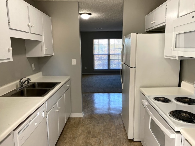 2014 Hobbs Rd SE in Huntsville, AL - Building Photo
